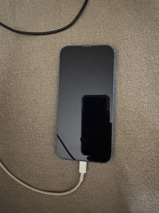Продавам iphone 13