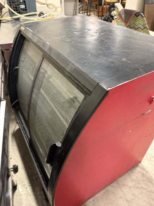 Продам холодильник витрину