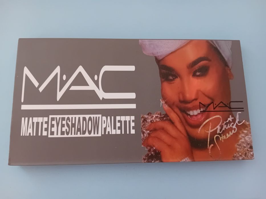 MAC matte eyeshadow palette