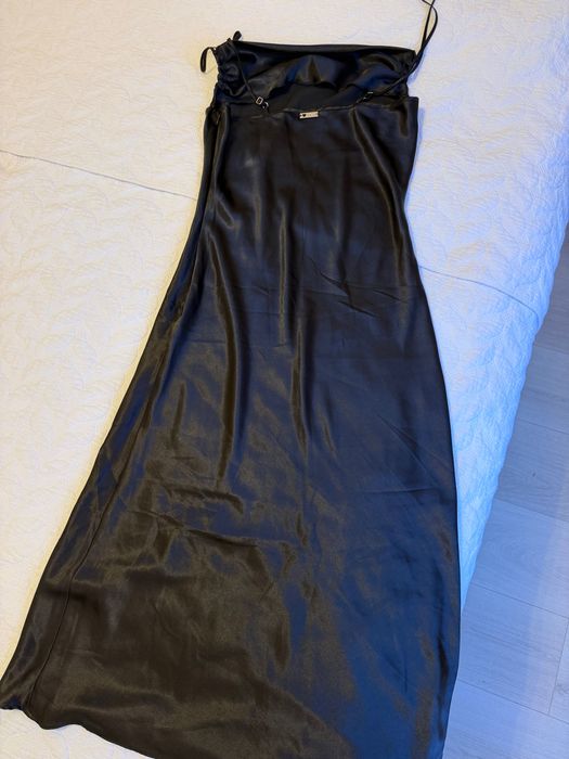 Роклите са на марките Tommy Hilfiger и Twin Set.