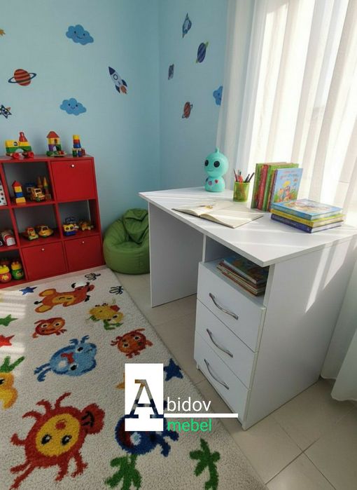 Болалар ва катталар учун  стол . письменный стол парта