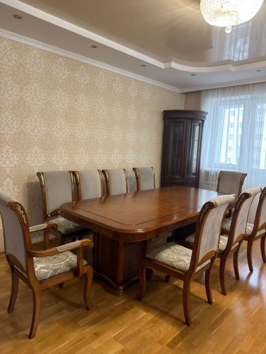 Продам стол с стулями