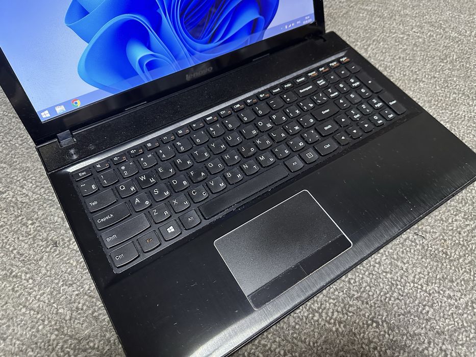 Рабочий ноутбук Lenovo