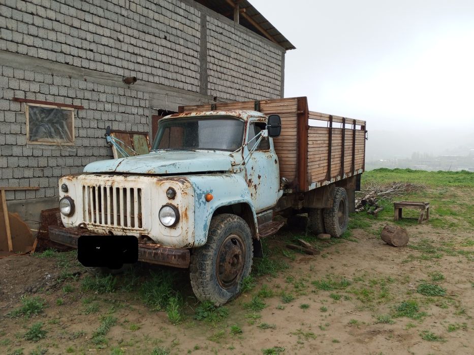 Gaz 53 sotiladi 6ta baloni yangi