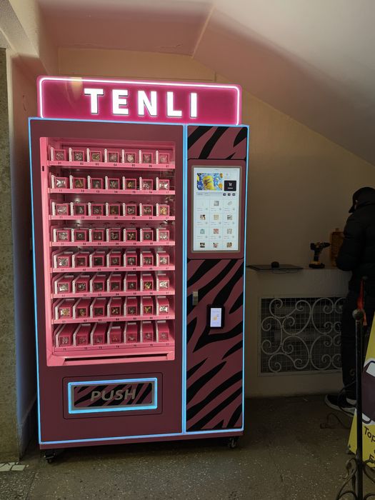 Вендинговый автомат с бижутерией