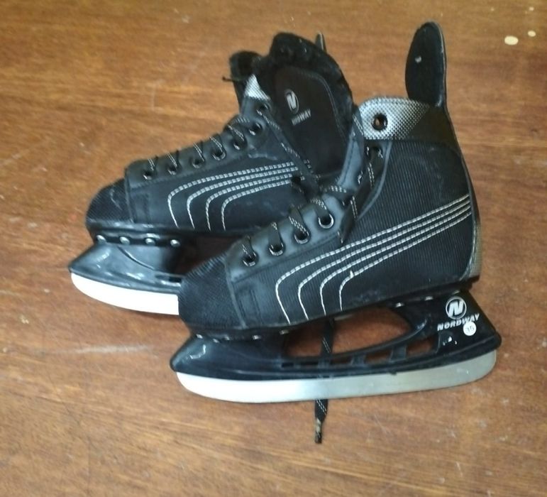 Продам коньки 3 пары