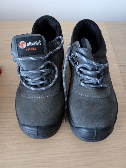 Pantofi piele cu bombeu , măsura 36