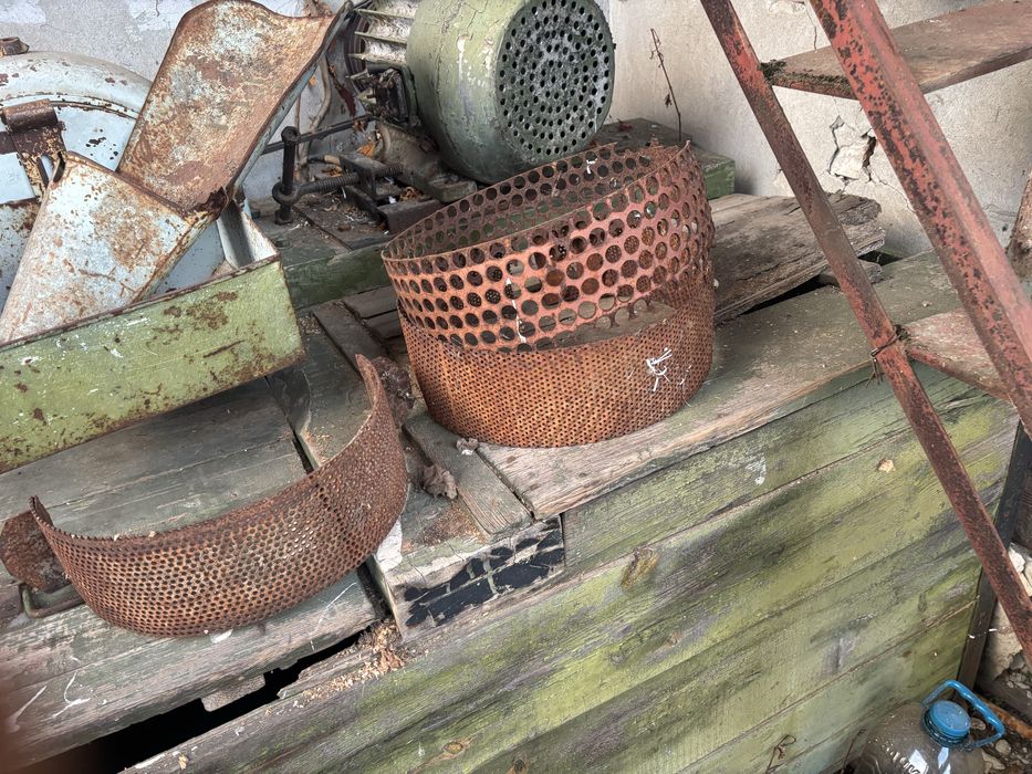 Продавам стара чукова мелница