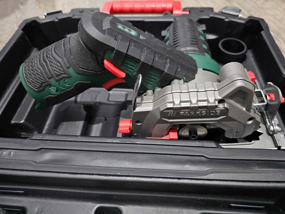 Fierastrau circular 12V Parkside verde cu garantie lama si accesorii