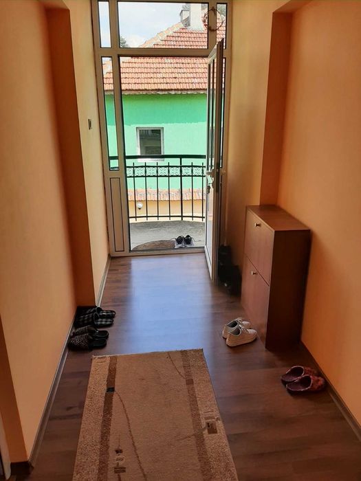 Продавам двуетажна къща