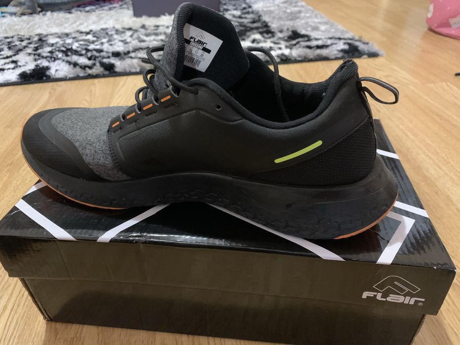 Продавам мъжки маратонки Flair