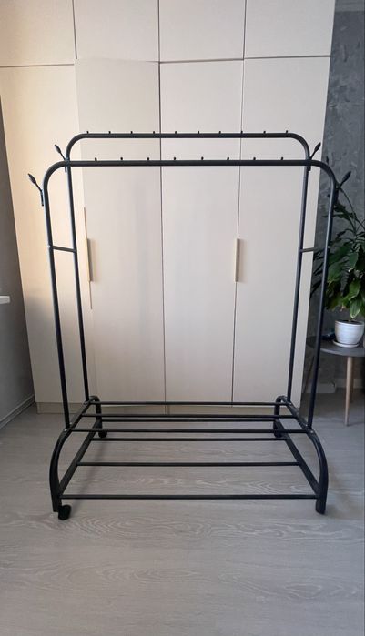 Продам вешалку железная