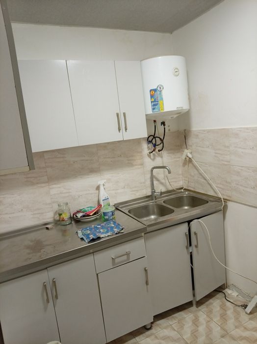 Срочно 2 хонали квартира сотилади. 1 этаж.