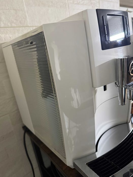 Espressor Jura E8 EB Piano White (Gen. 2) | Impecabil.