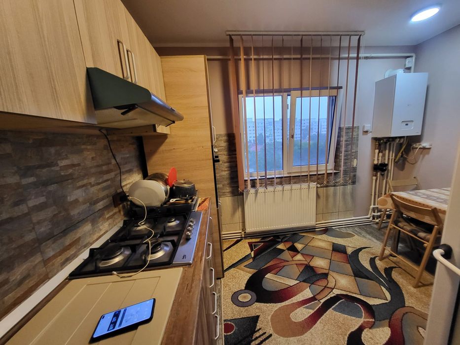 Închiriez apartament