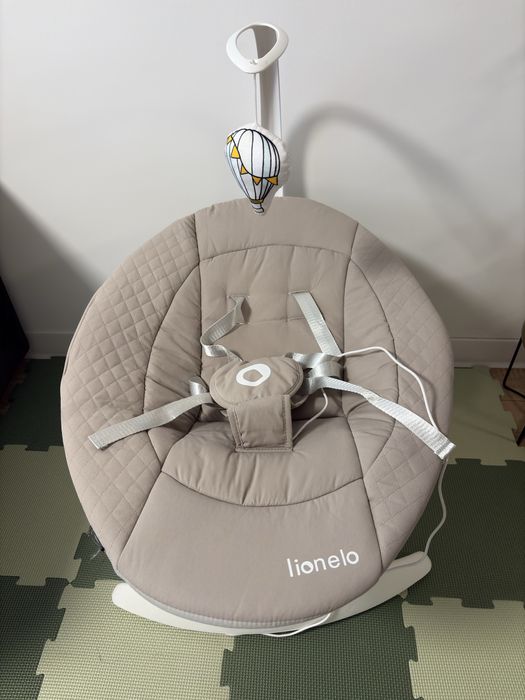 Balansoar bebelusi Lionelo Iris