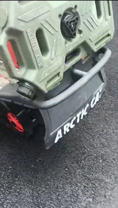 Продам мощный снегоход Arctic cat