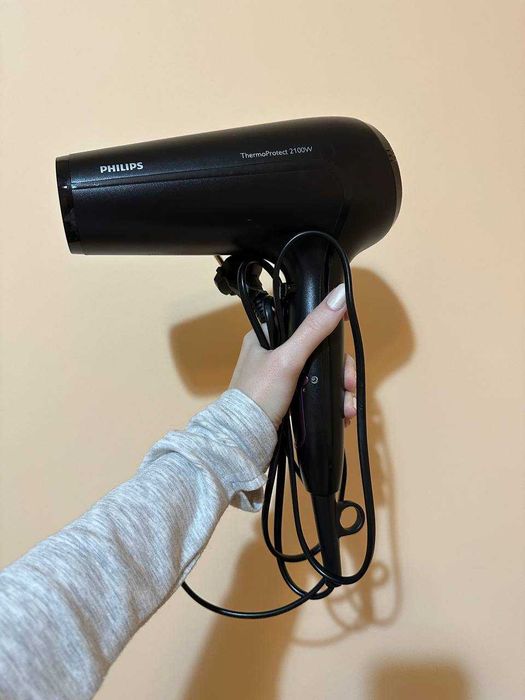 Сешоар Philips ThermoProtect 2100W