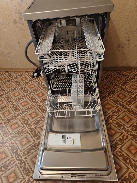 Продам посудомоечную машину.