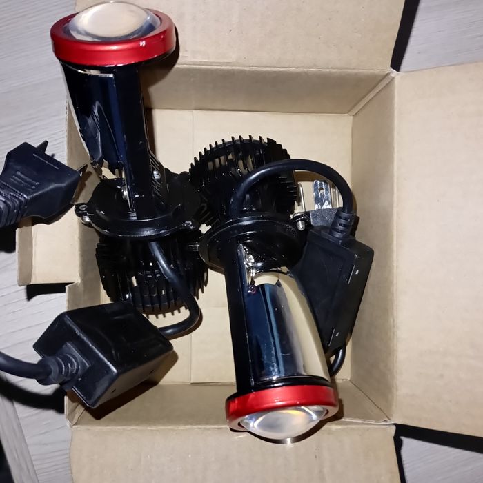 Линзы мини h4 белый свет яркий.