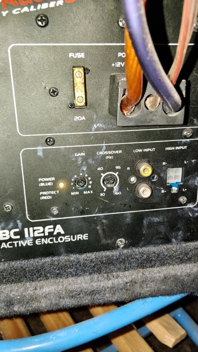 Бас колона-колона за кола