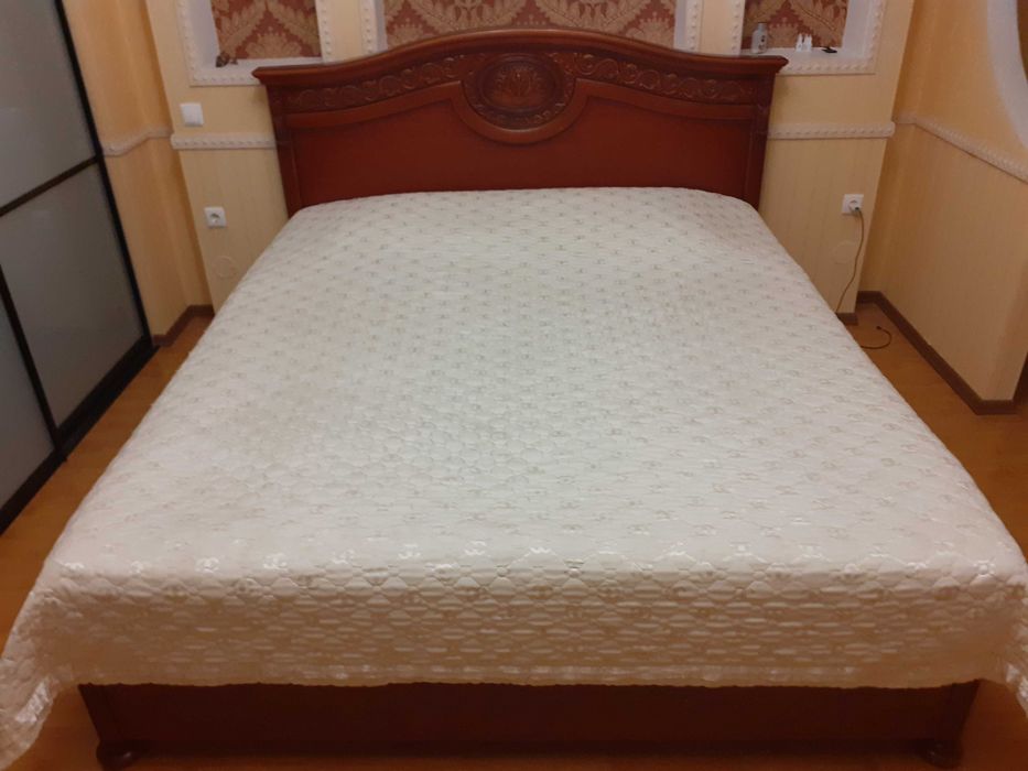 Продам спальный гарнитур