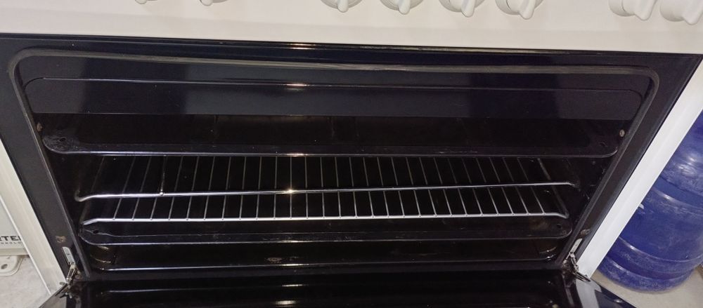 Бирюса газ плита сотилади хама жойи ишлайди тоза састаянада