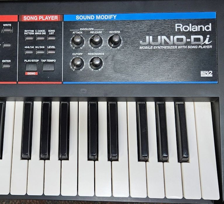 Roland JUNO -DI MOBILE SYNTHESIZER with song player
