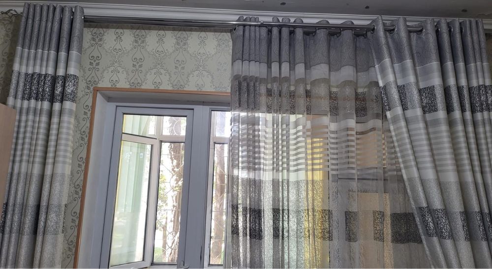 карнизы 2шт и шторы