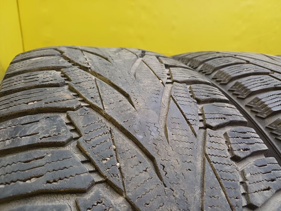 Шины 245/70 R16 Nokian комплект.