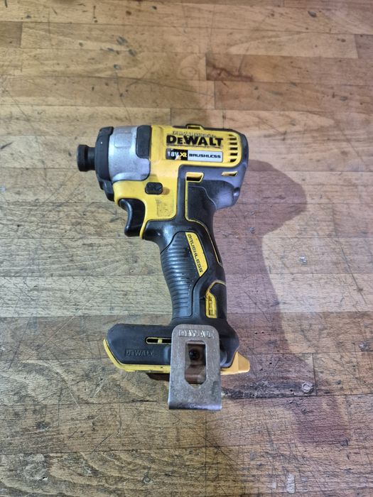 Filetanta cu impact DEWALT DCF 887 18V