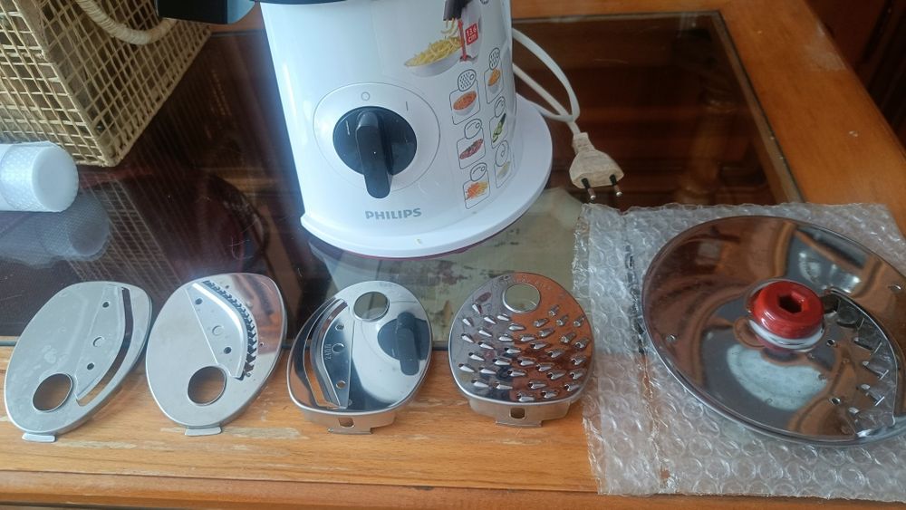 Vând razatoare Philips HR1388/80 utilizată