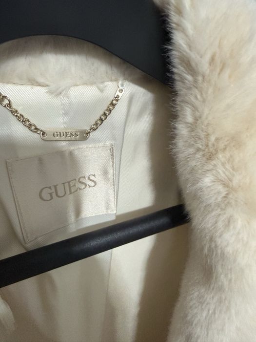 Пухено палто Guess