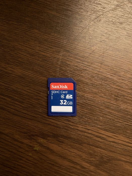 Продается камера Canon 1100D