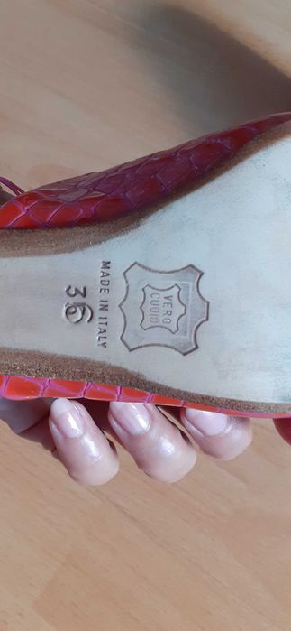 Чисто нови сандали ест.кожа