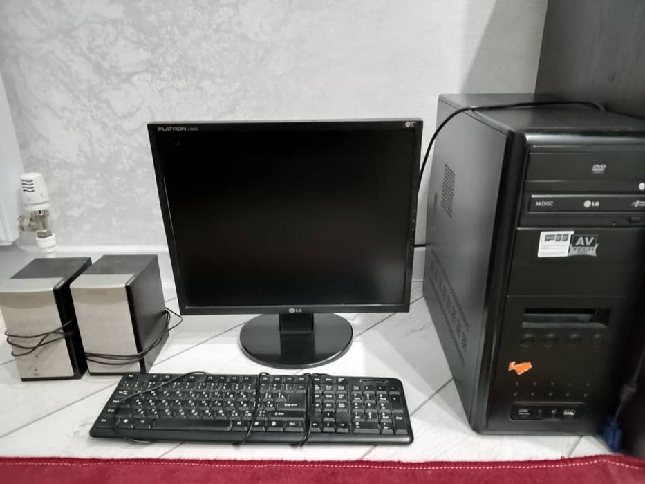 Телевизор, музыкальный центр,т.д.