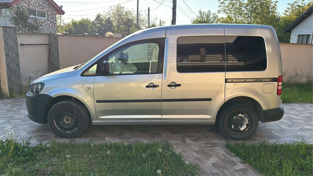 Vand autoutilitare Vw cady in stare buna de fumctionare .