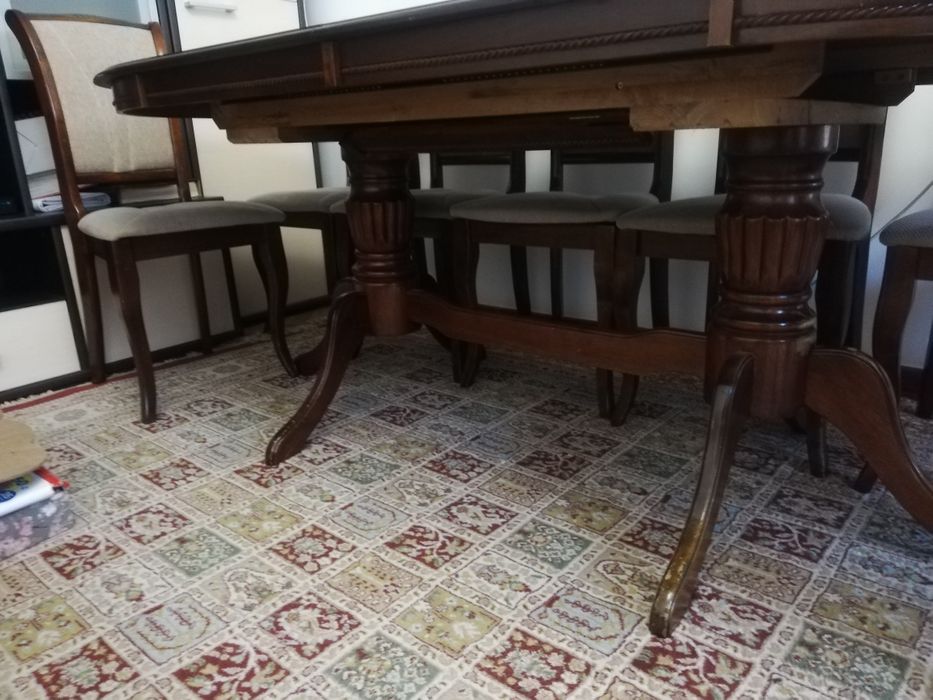 Стол для гостинной без стульев