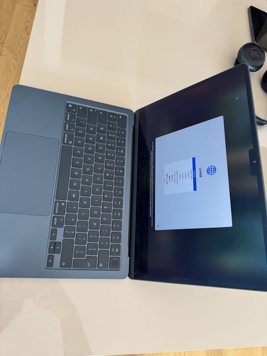 MacBook Air 13” M3 (2024) - Midnight Black