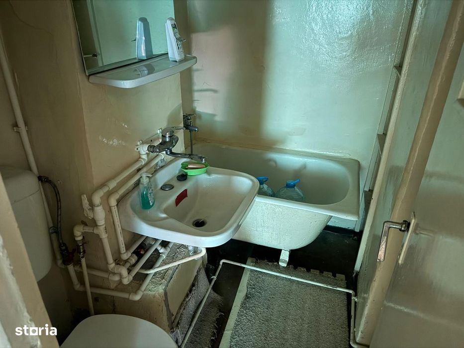 Vanzare apartament 4 camere, modificat, Targoviste, micro 9, et.1