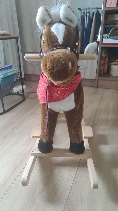 Balansoar calut cu sunete Chipper Coffee