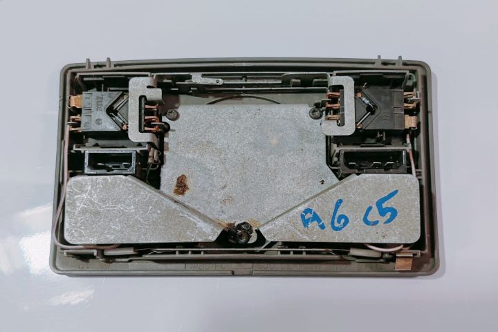 Plafoniera  4B0947303 Audi A6 4B/C5 seria