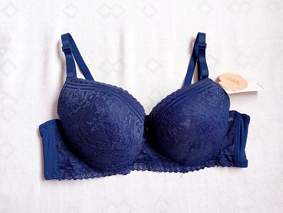 Продаются бюстгалтеры.Абсолютно новые,разного цвета.