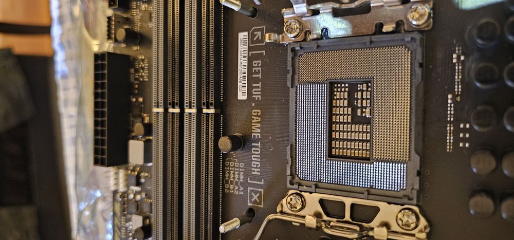 Vand placa de baza ASUS TUF Gaming Z790-PLUS WiFi motherboard LGA 1700