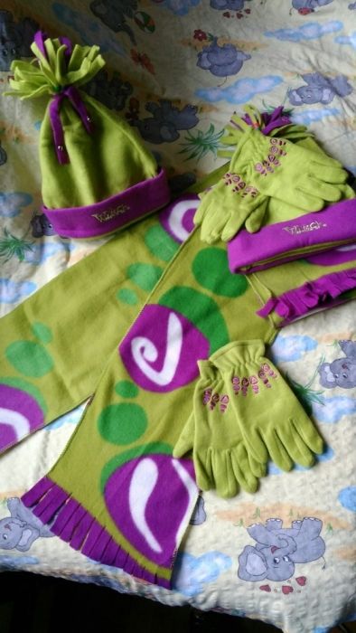 2 нови к-кта шапка, шал и ръкавици на Disney, 2-3 год.