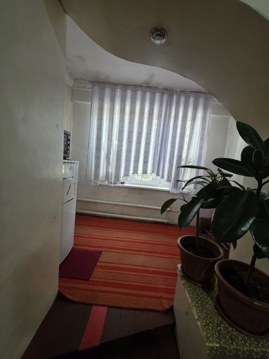 Uy sotiladi 3 xonali  narxi 30000
Angren shahar 9-musiqa m