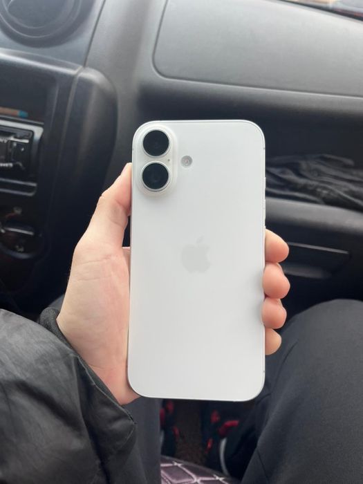 iPhone 16