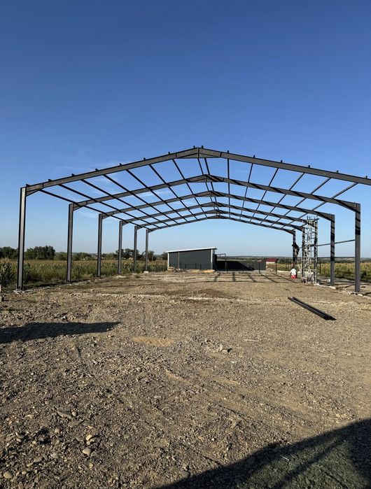 Hală metalică de 8 m x30 m x4 m