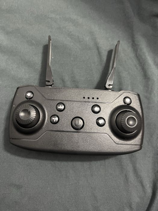 Дрон Е88 с двумя камерами