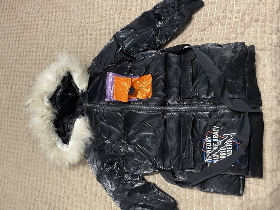 Продам зимнию куртку на девочку